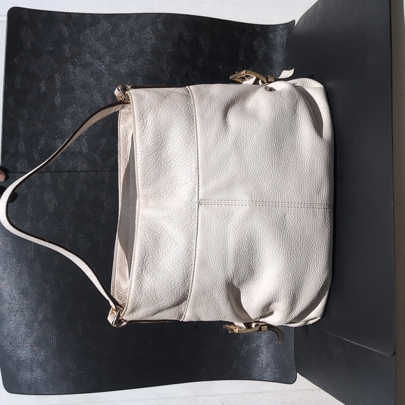 Michael Kors Off-White Textured Leather Bag Size 14+11+6 - Picture 4 of 8